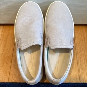 EUC Ecco gray flats